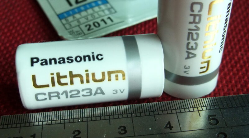 Bild med 3 stycka litium batterier